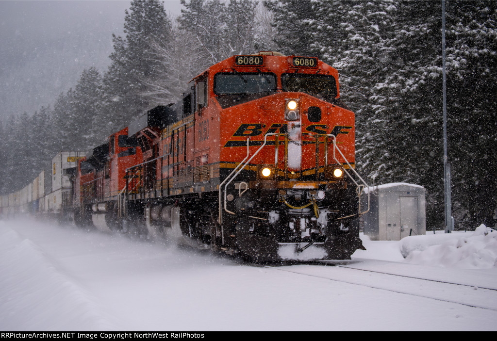 BNSF 6080 Hot Shot Z train through Nason Creek